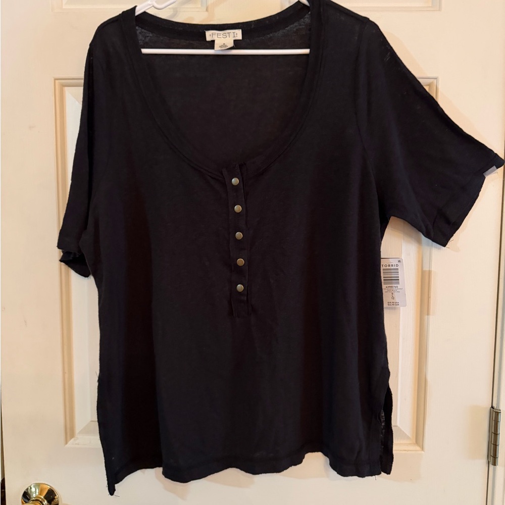 NWT Torrid Festi Linen blend Black Short-Sleeve Henley Top